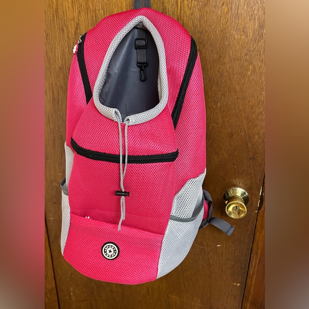 Dog carrier brand new !